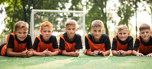 Уроки фізкультури у форматі різних видів спорту: великий теніс, волейбол, баскетбол, аеробіка, міні гольф